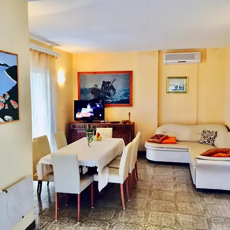 Gasthuis House Bora With Sea View 70m From The